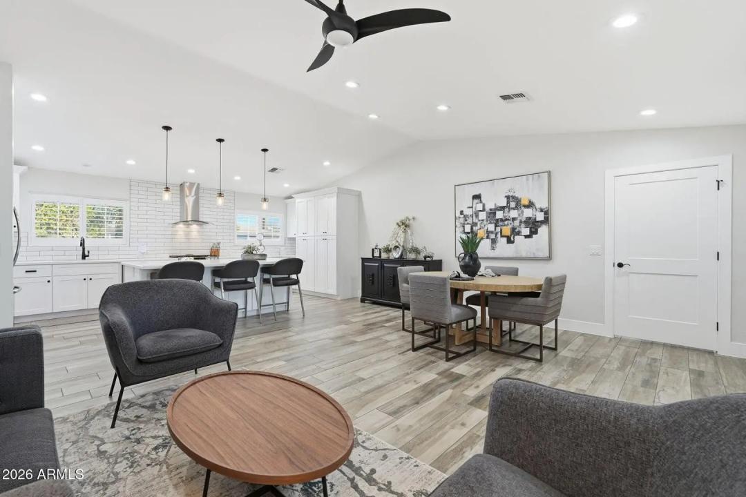 Real Estate Picture 7