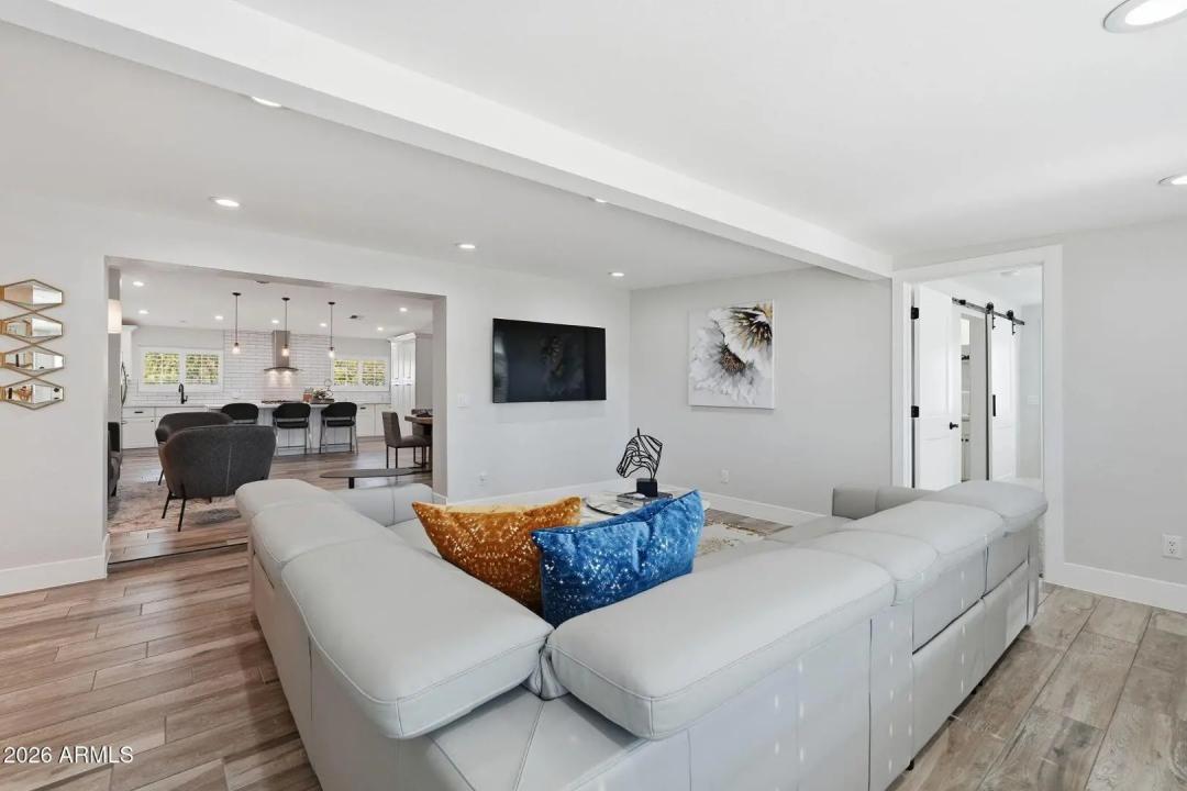 Real Estate Picture 9