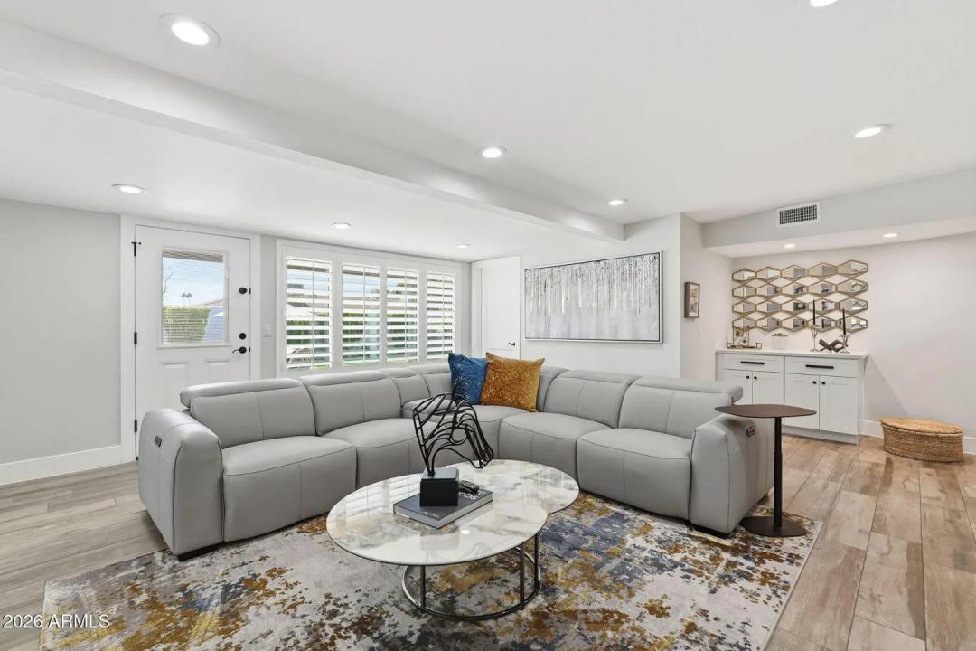 Real Estate Picture 11