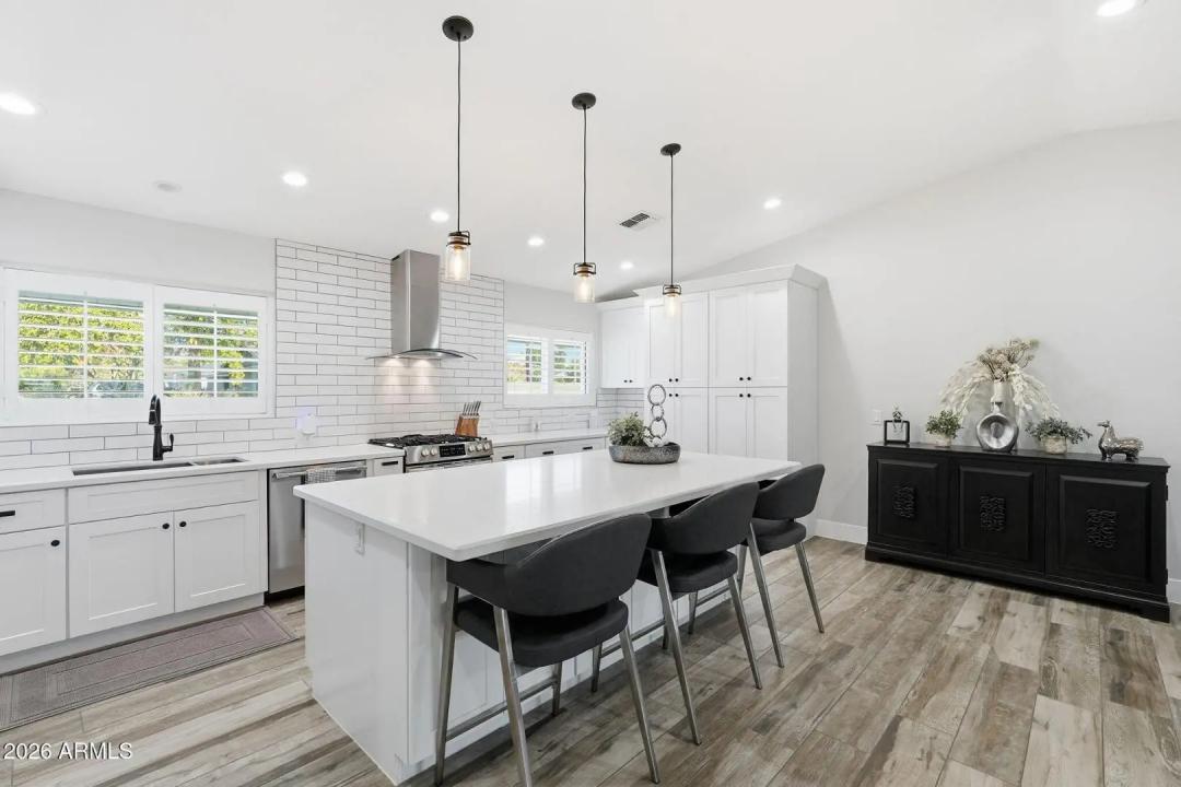 Real Estate Picture 12