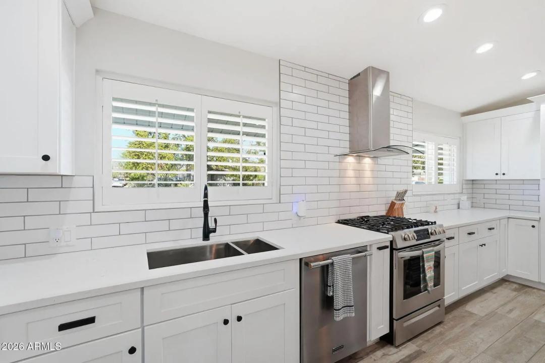 Real Estate Picture 13