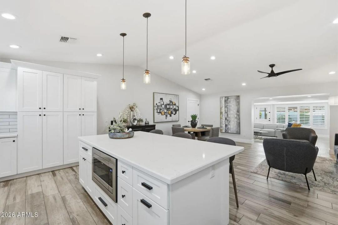 Real Estate Picture 14