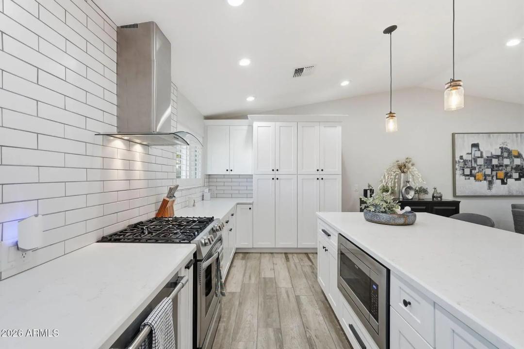 Real Estate Picture 15