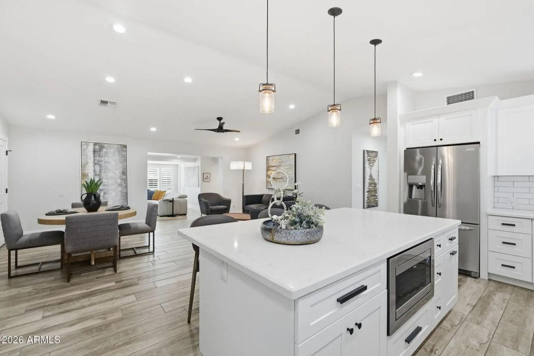 Real Estate Picture 16