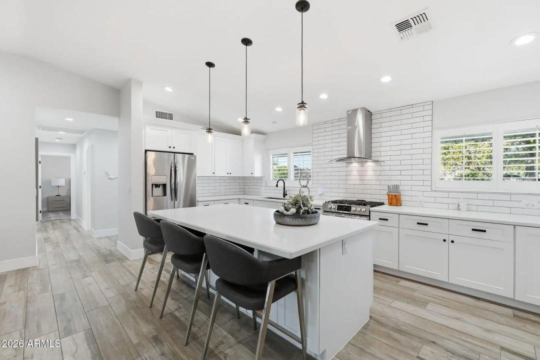 Real Estate Picture 17
