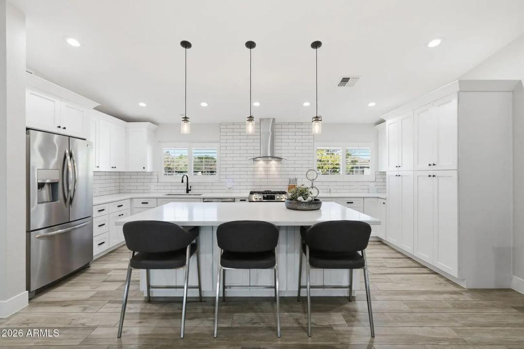 Real Estate Picture 18