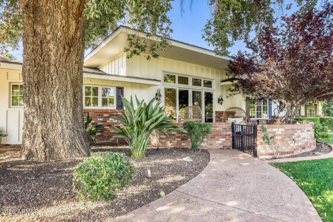 Real Estate Picture 7