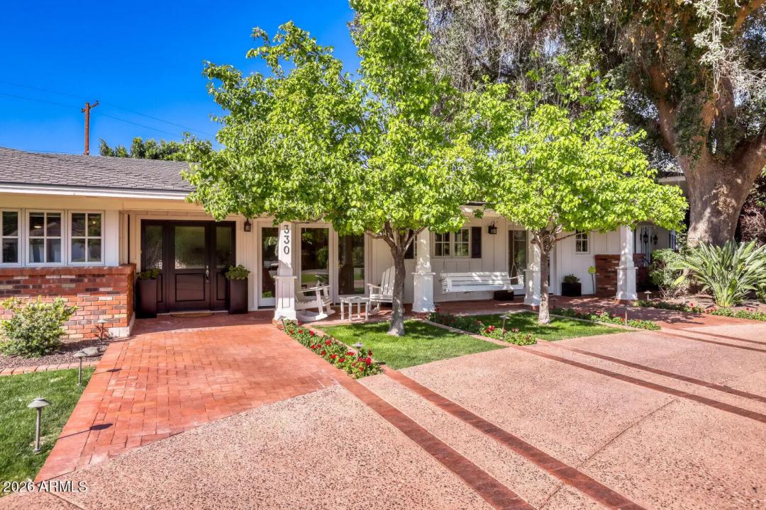 Real Estate Picture 8