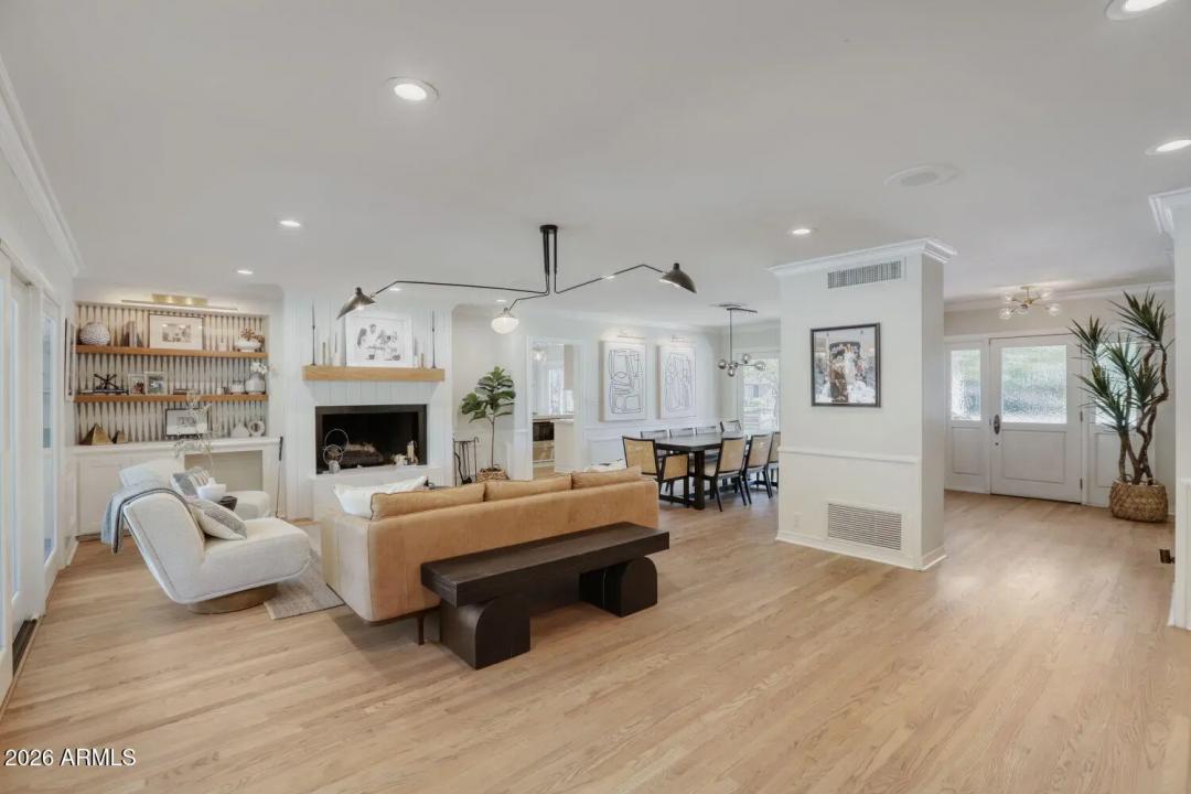 Real Estate Picture 9