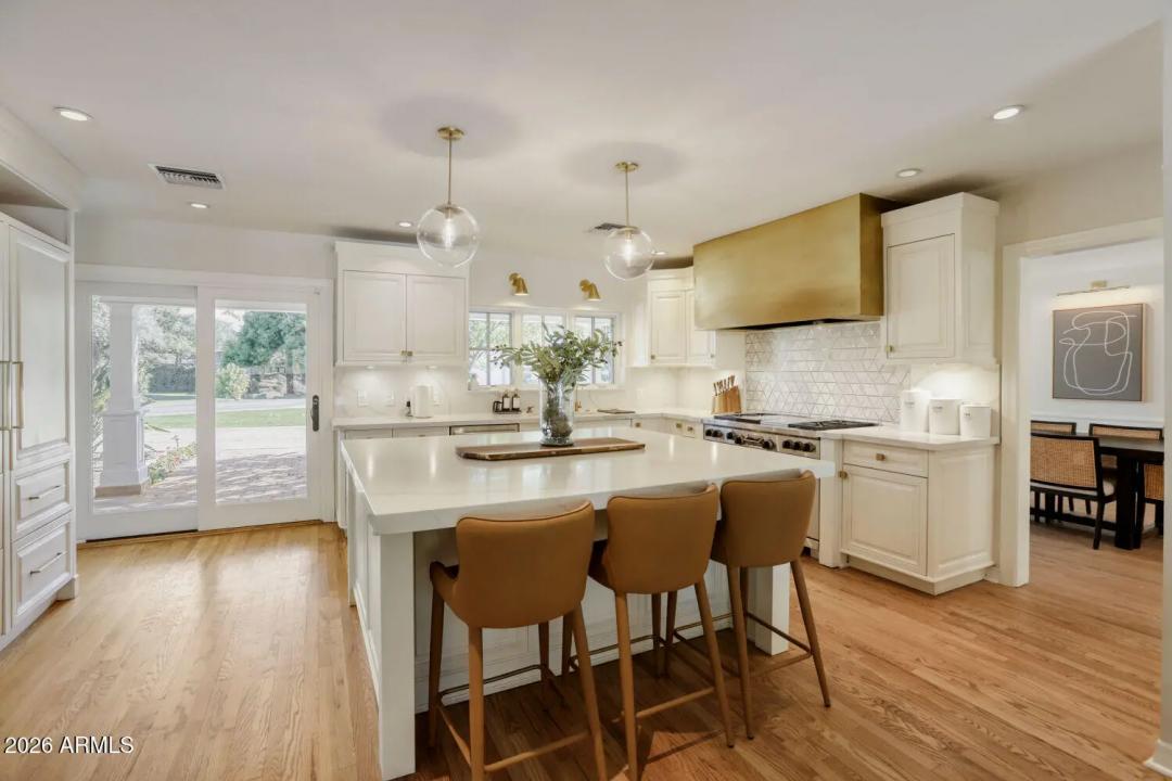 Real Estate Picture 10