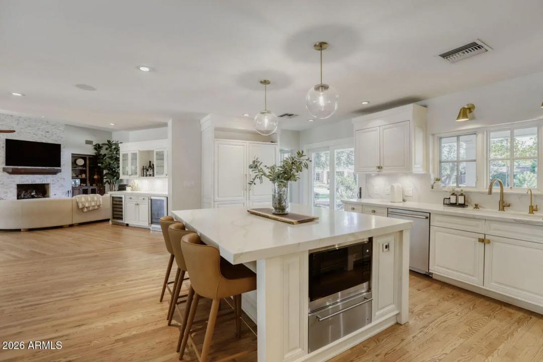 Real Estate Picture 11