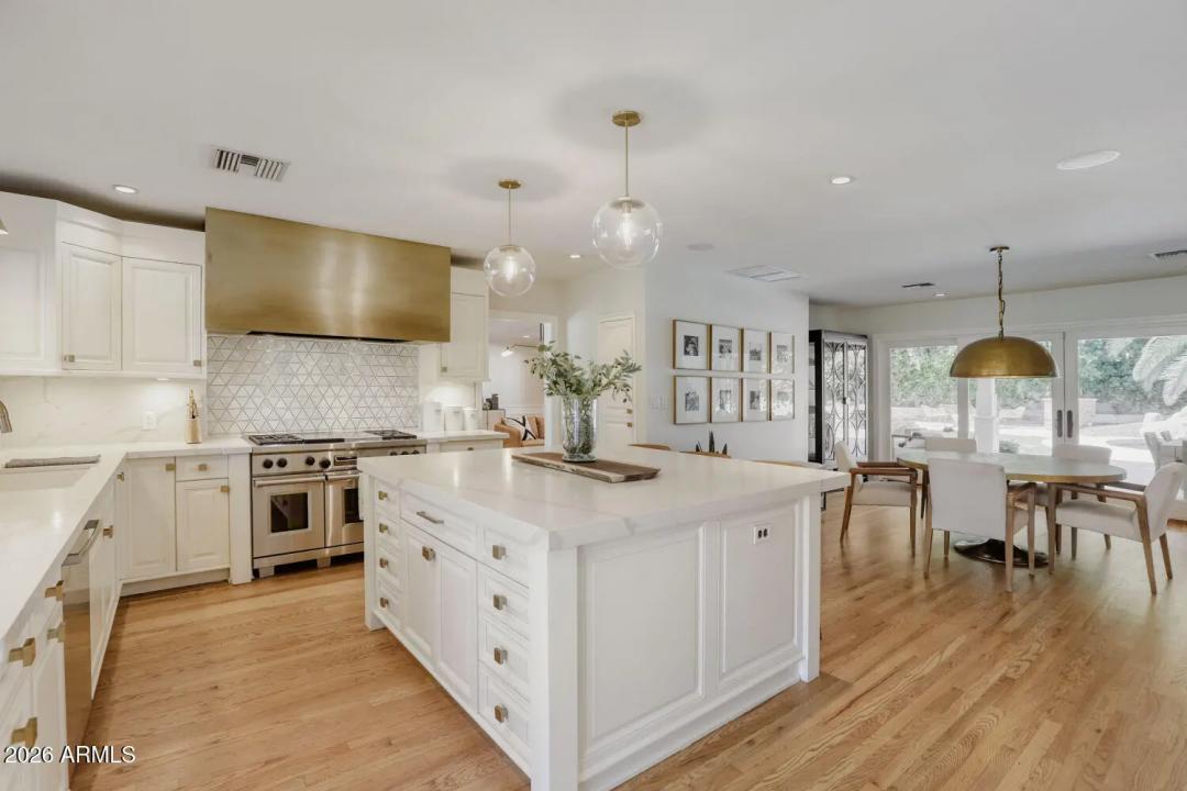 Real Estate Picture 12