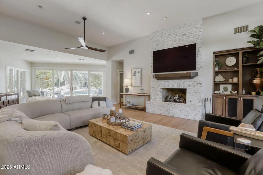 Real Estate Picture 14