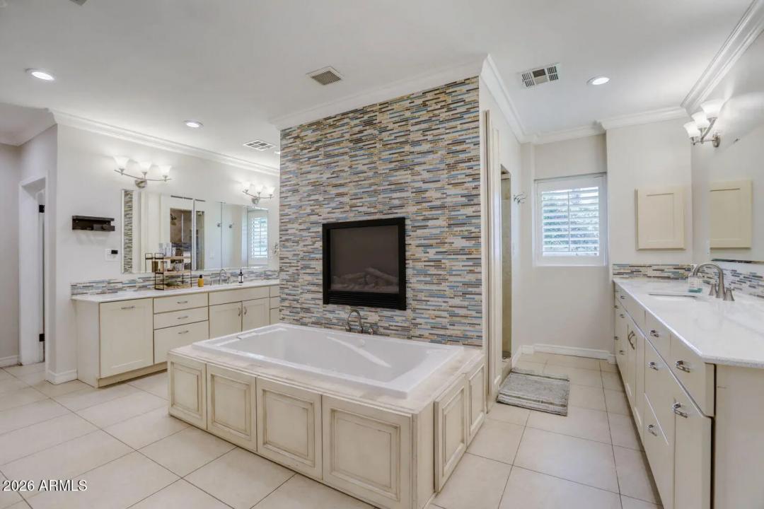 Real Estate Picture 16