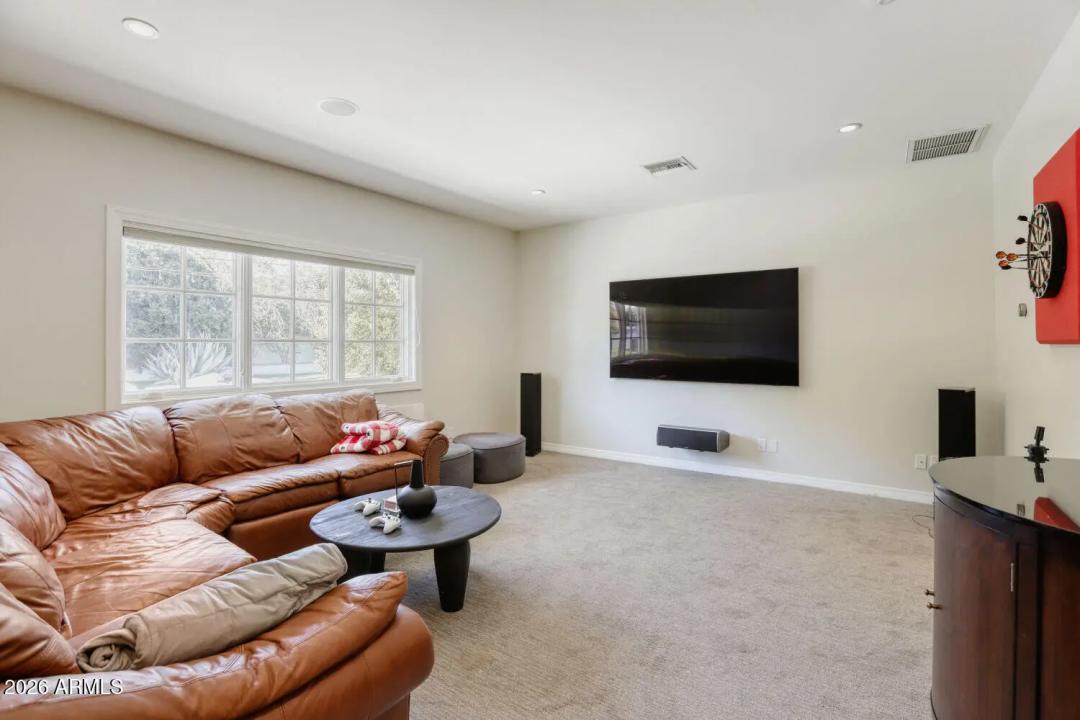 Real Estate Picture 17