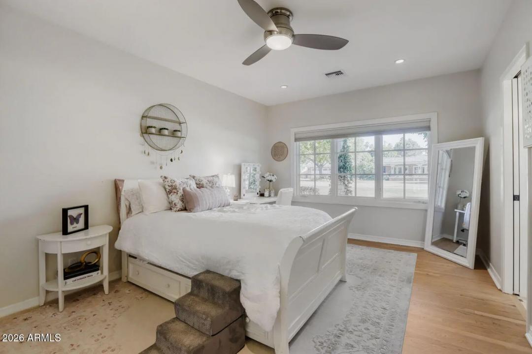 Real Estate Picture 18