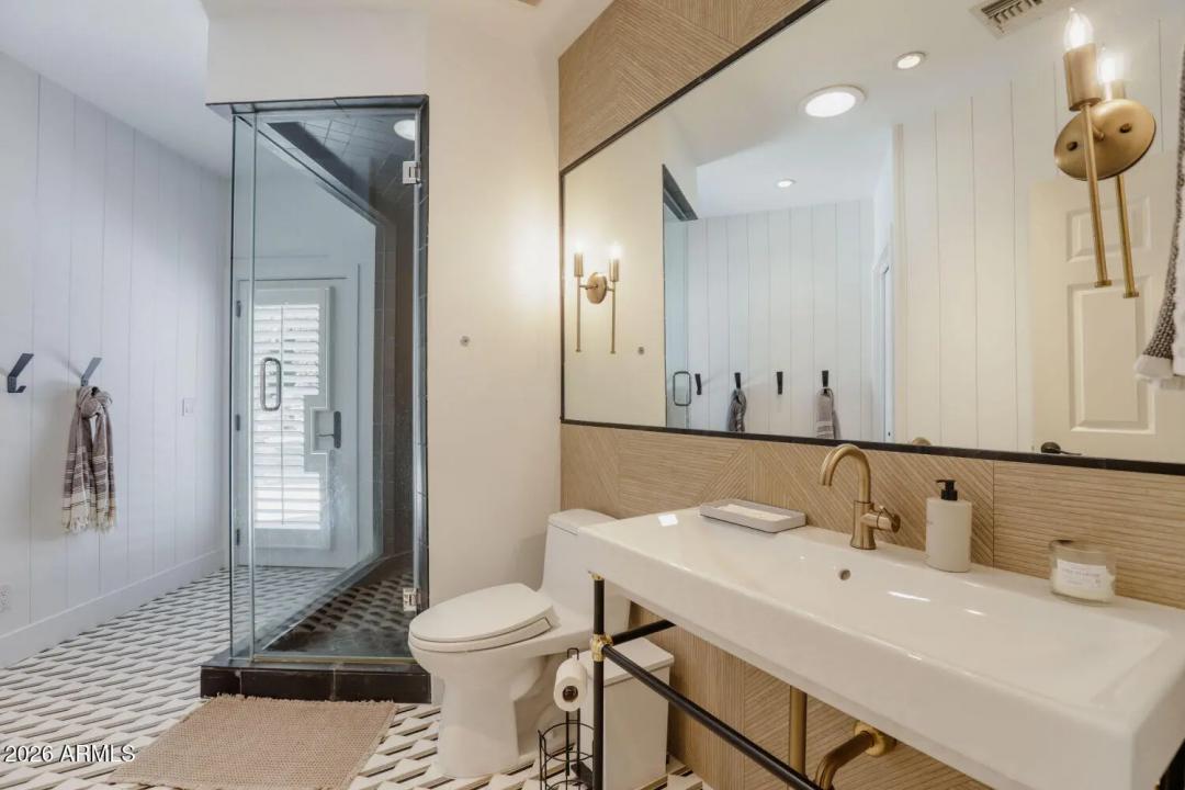 Real Estate Picture 24