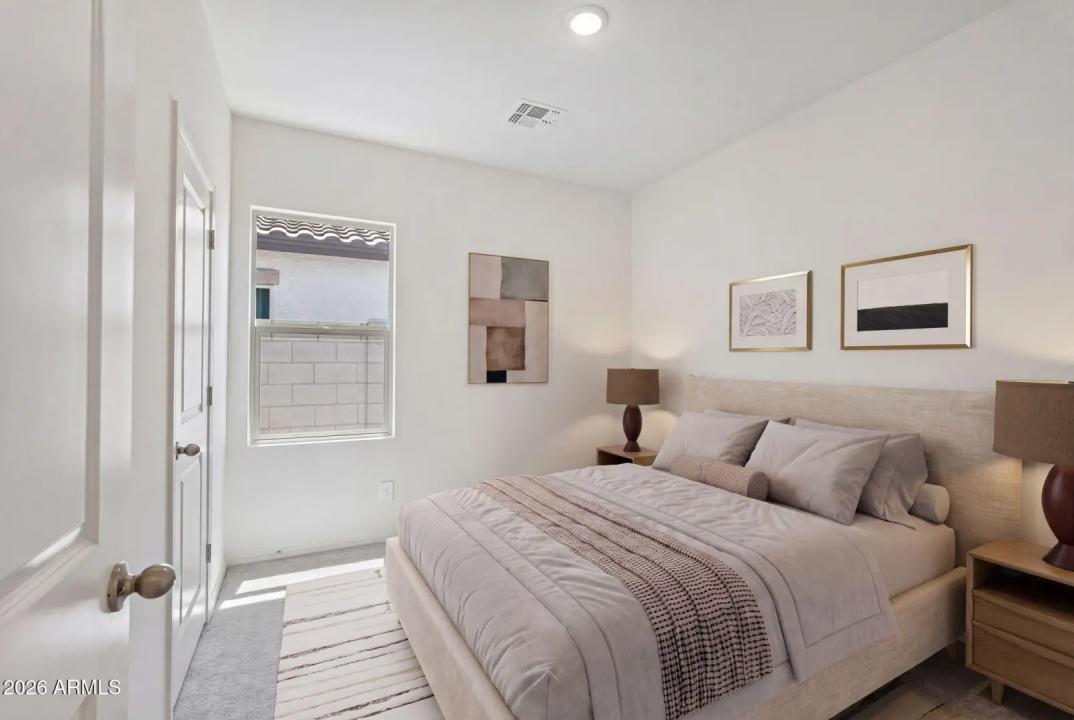 Real Estate Picture 4