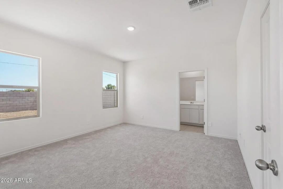 Real Estate Picture 17