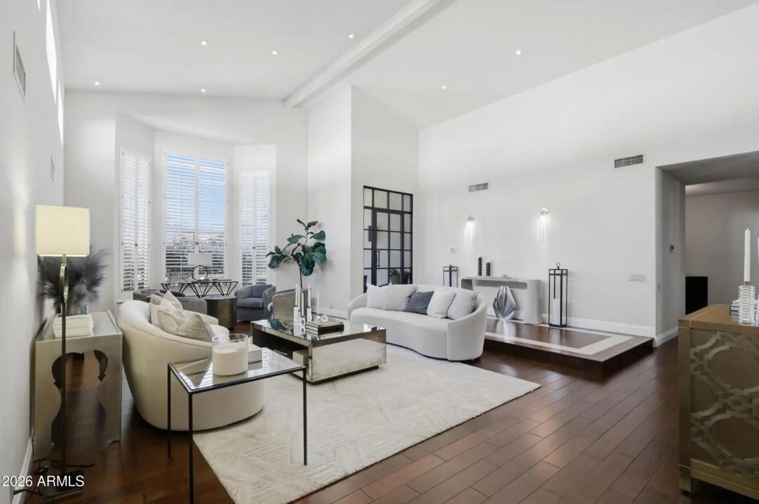 Real Estate Picture 8