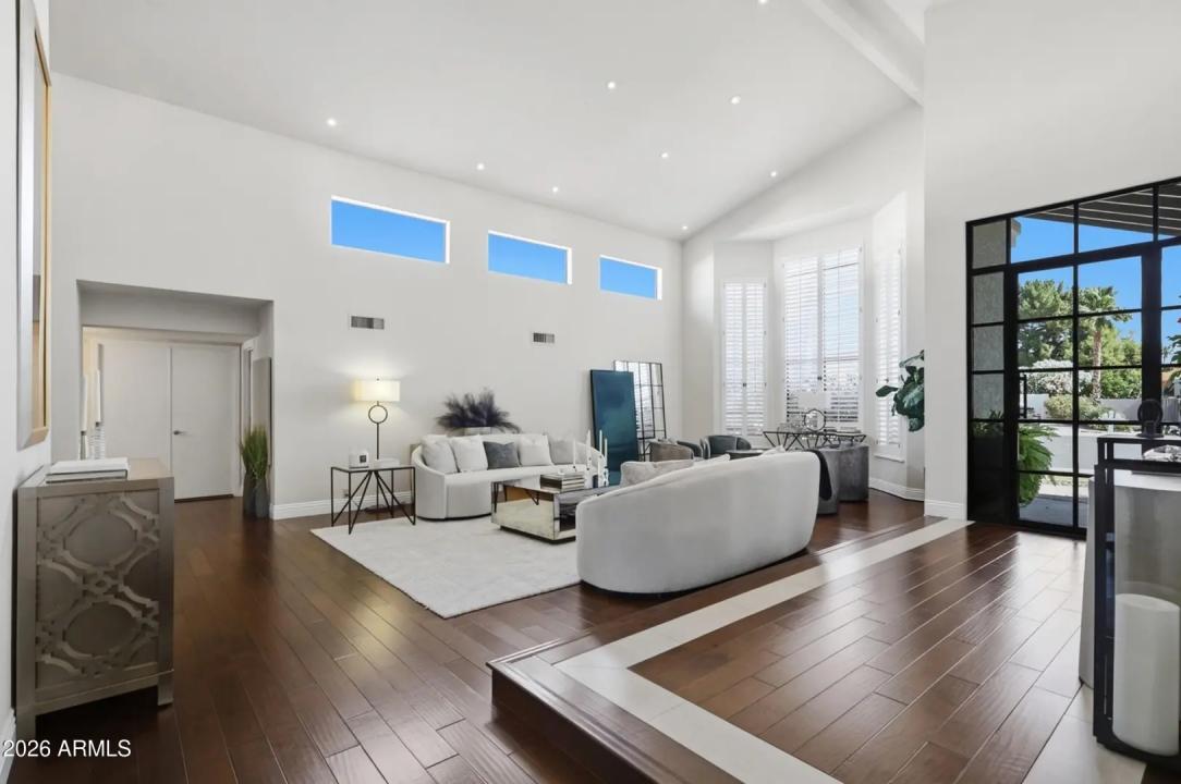 Real Estate Picture 9