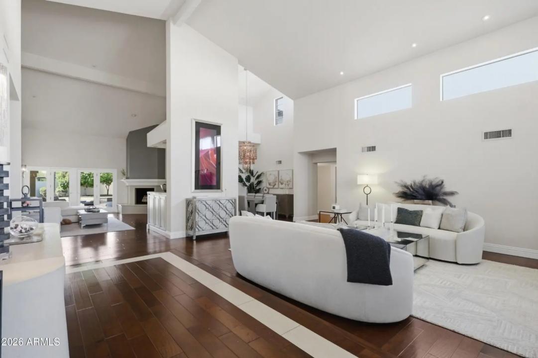 Real Estate Picture 7