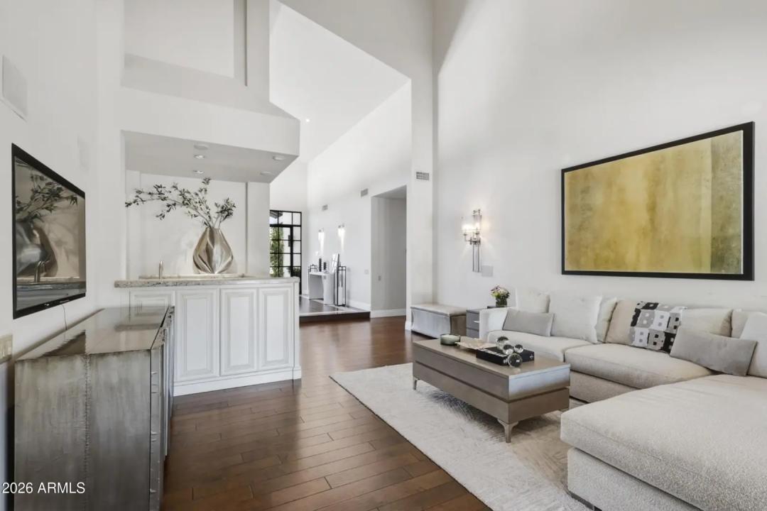 Real Estate Picture 11