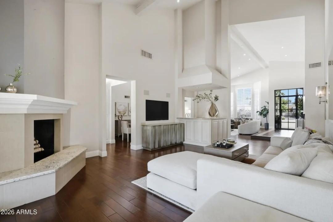 Real Estate Picture 12