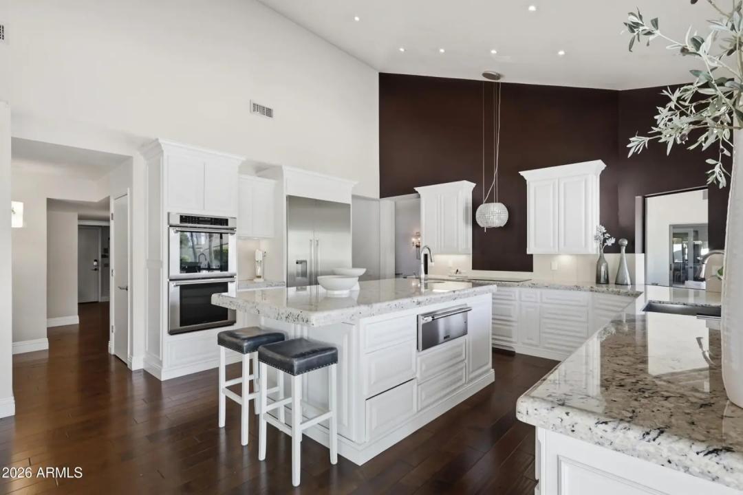 Real Estate Picture 15