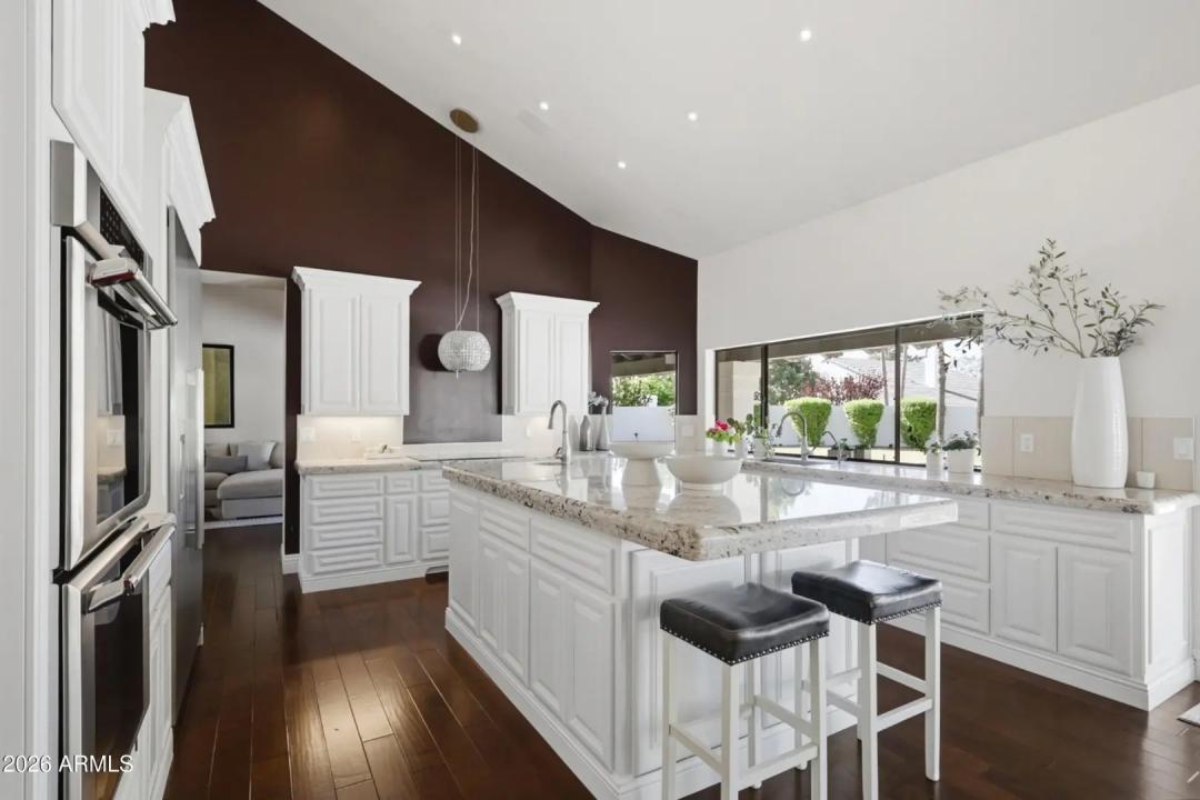 Real Estate Picture 17