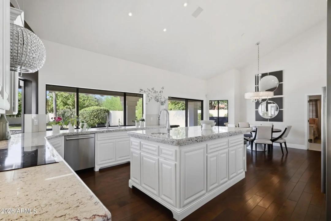 Real Estate Picture 18