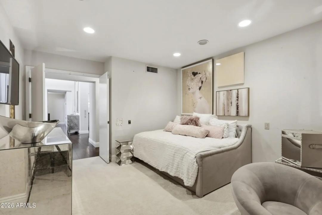 Real Estate Picture 43