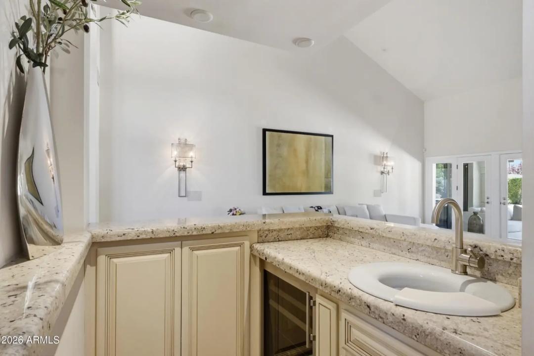 Real Estate Picture 14