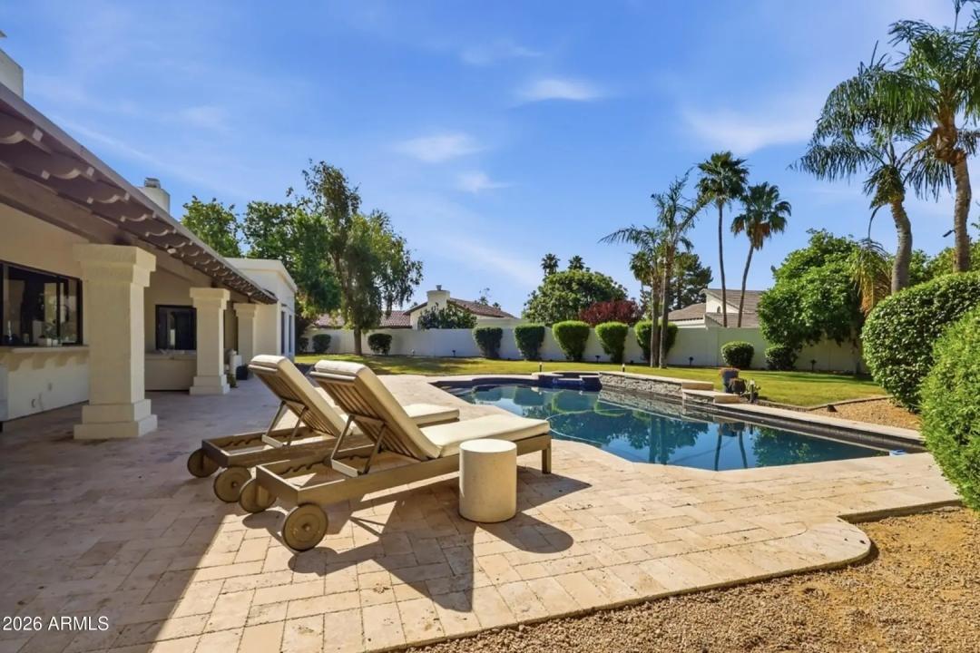 Real Estate Picture 4