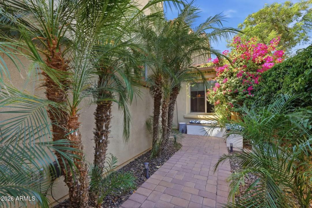 Real Estate Picture 11