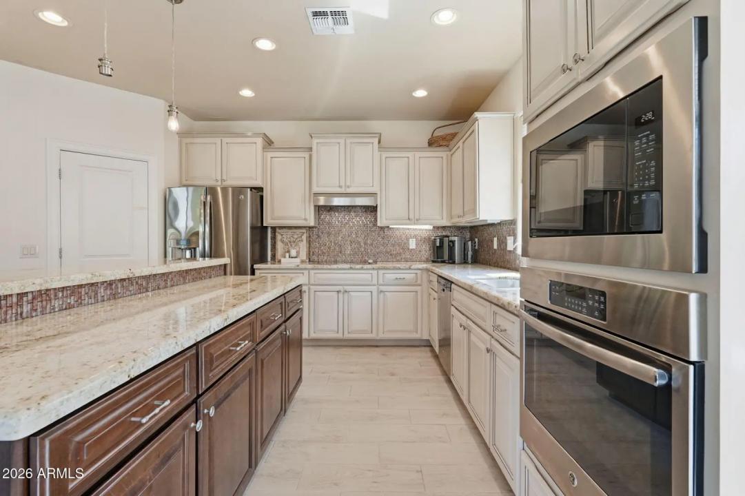 Real Estate Picture 23