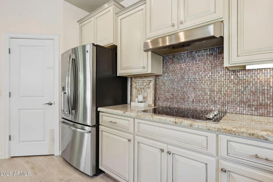 Real Estate Picture 24