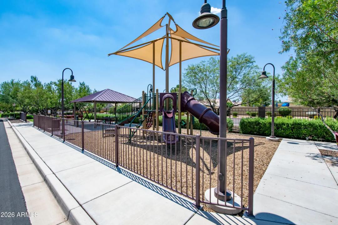 Real Estate Picture 8