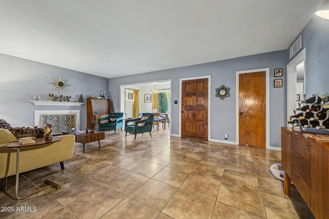 Real Estate Picture 11