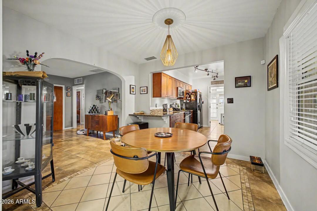 Real Estate Picture 18