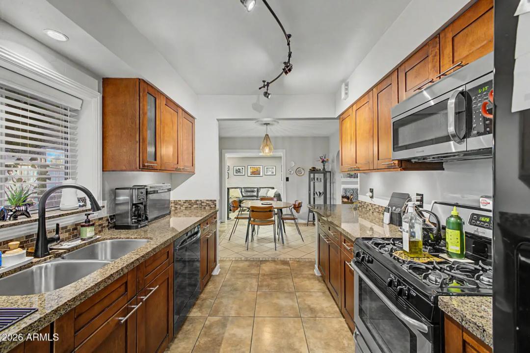 Real Estate Picture 22