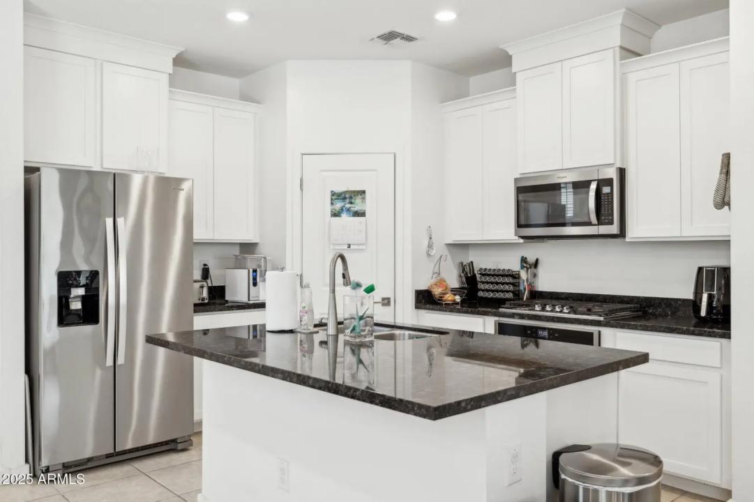 Real Estate Picture 4