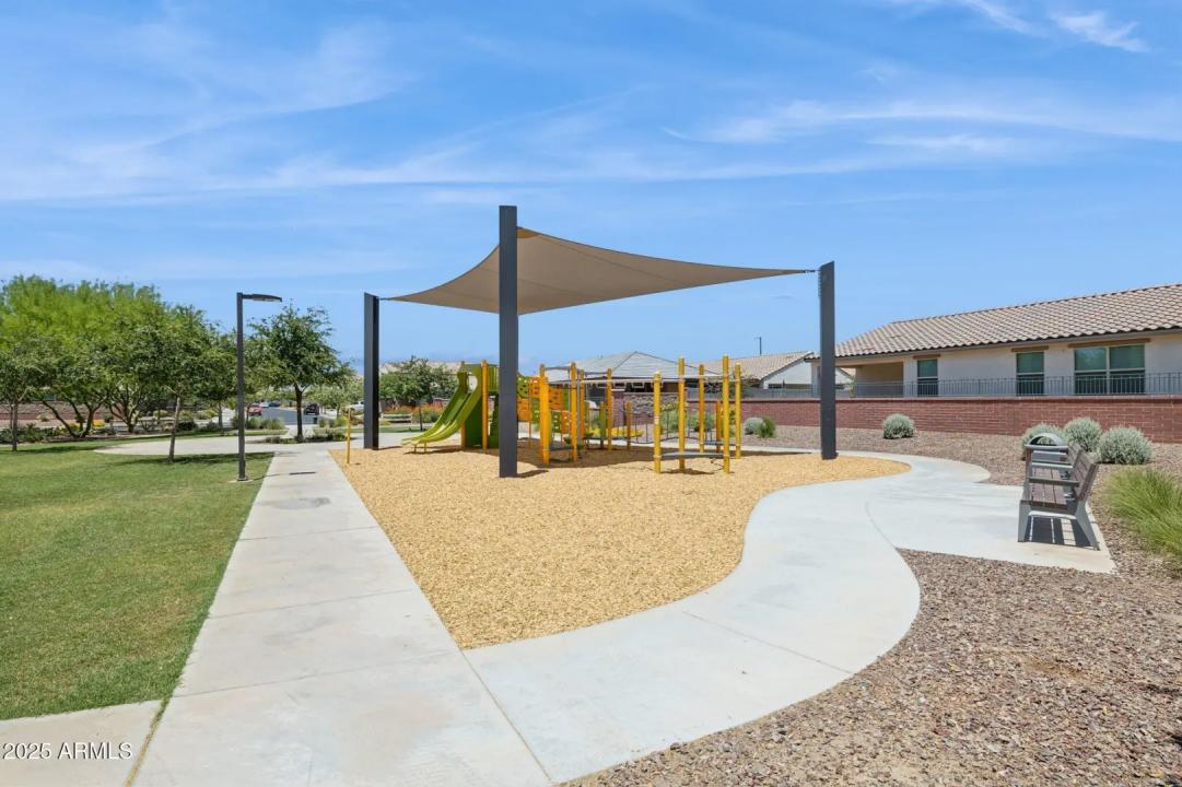 Real Estate Picture 24