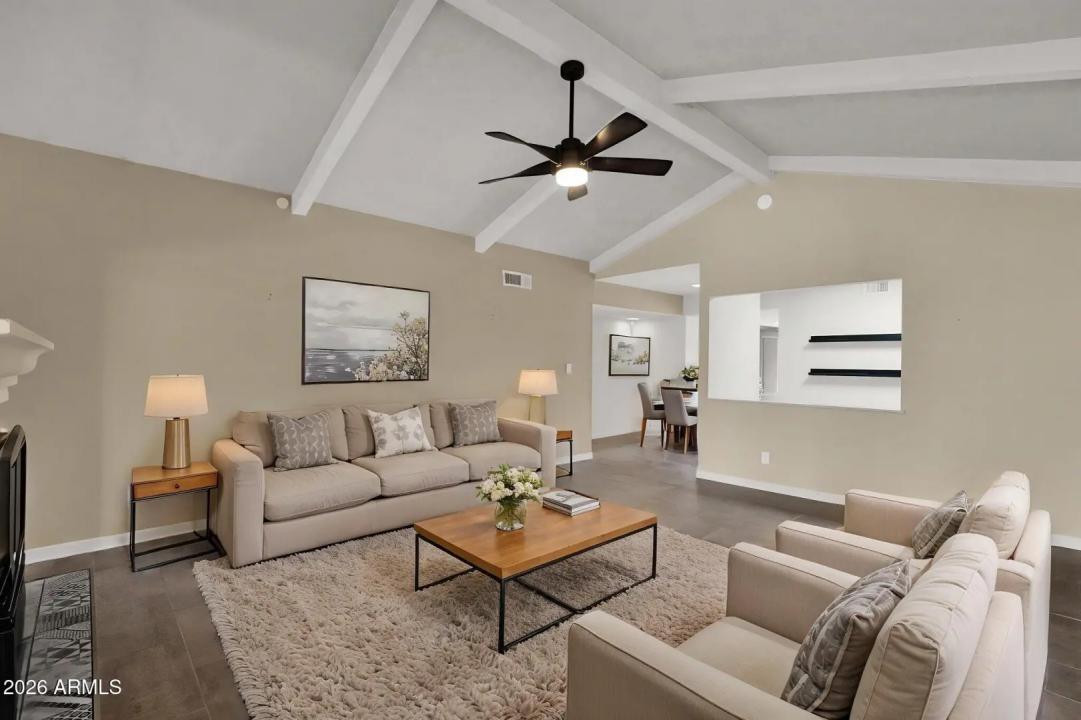 Real Estate Picture 4