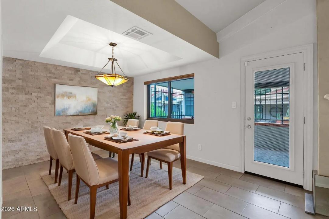 Real Estate Picture 9