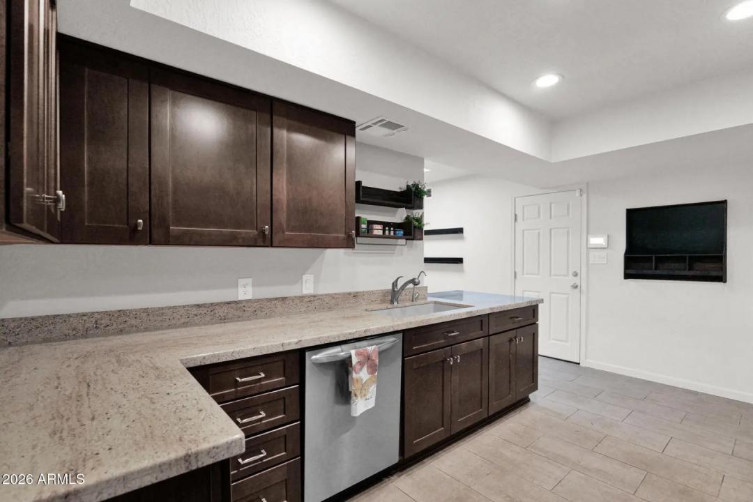 Real Estate Picture 7