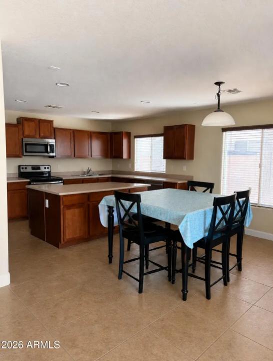 Real Estate Picture 4