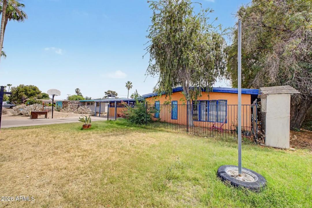Real Estate Picture 3