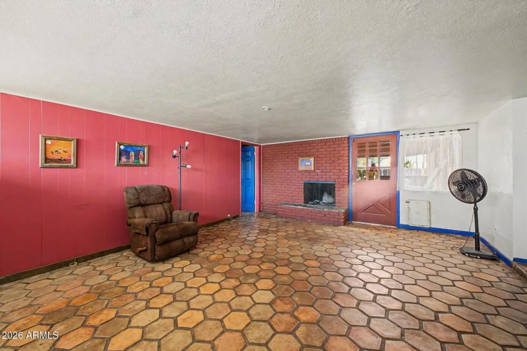 Real Estate Picture 4