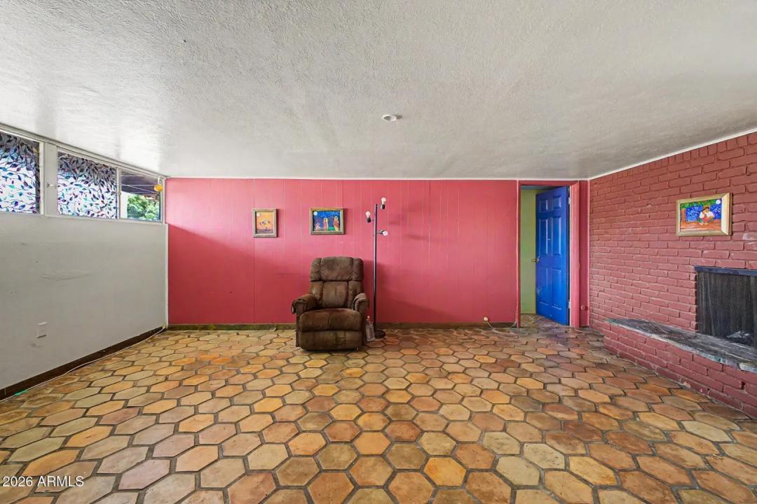Real Estate Picture 5
